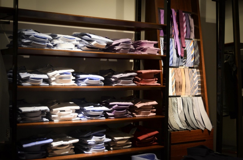 vitrine-TENDE-min_shirts_exhibition_shop_shopping_shelf_buy_business_clothing-940715